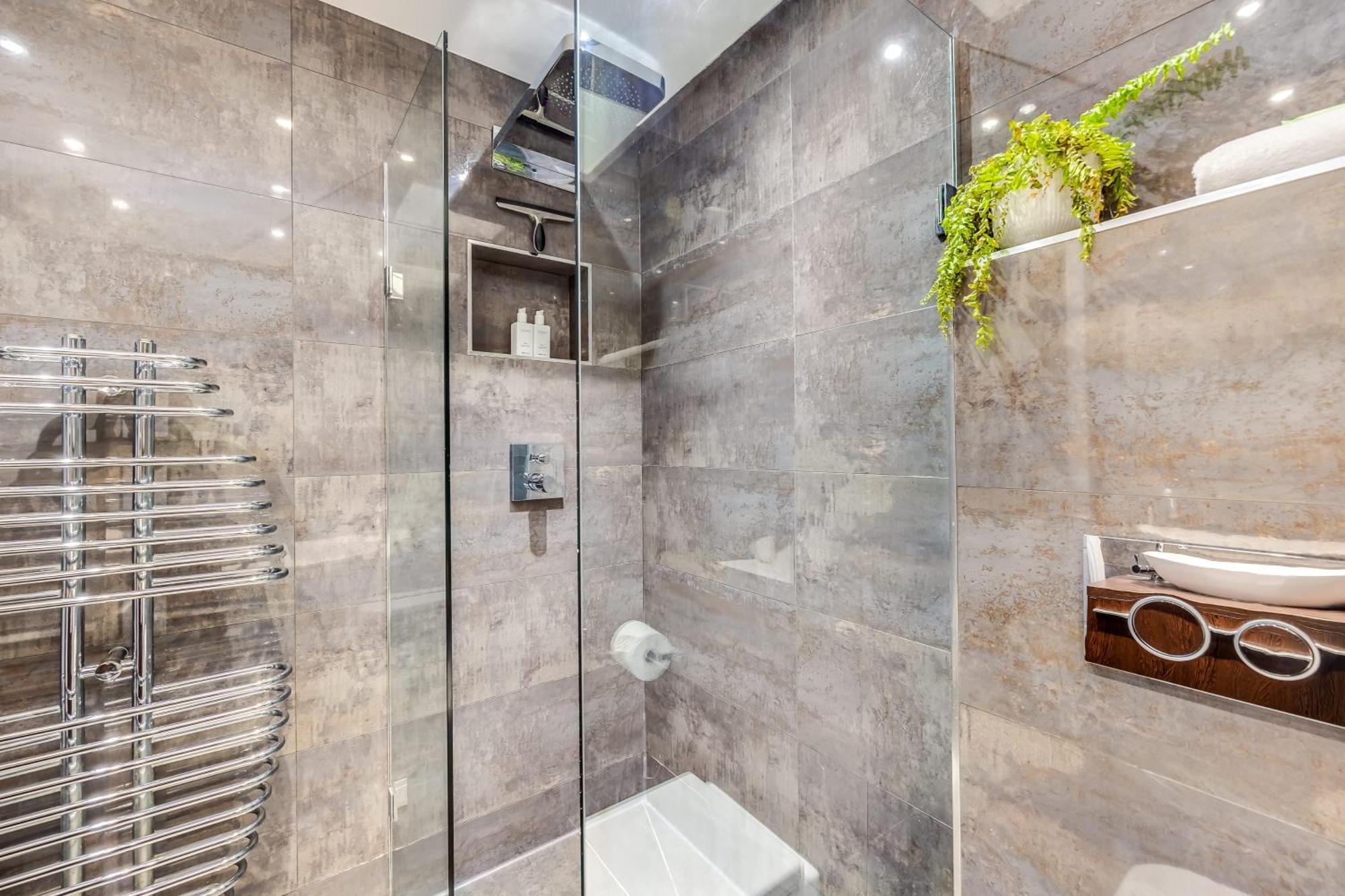 Shenley House - Close To Centre - Driveway Parking, Self-check-in, Workspace, Fast Wifi And Smart Tv By Yoko *