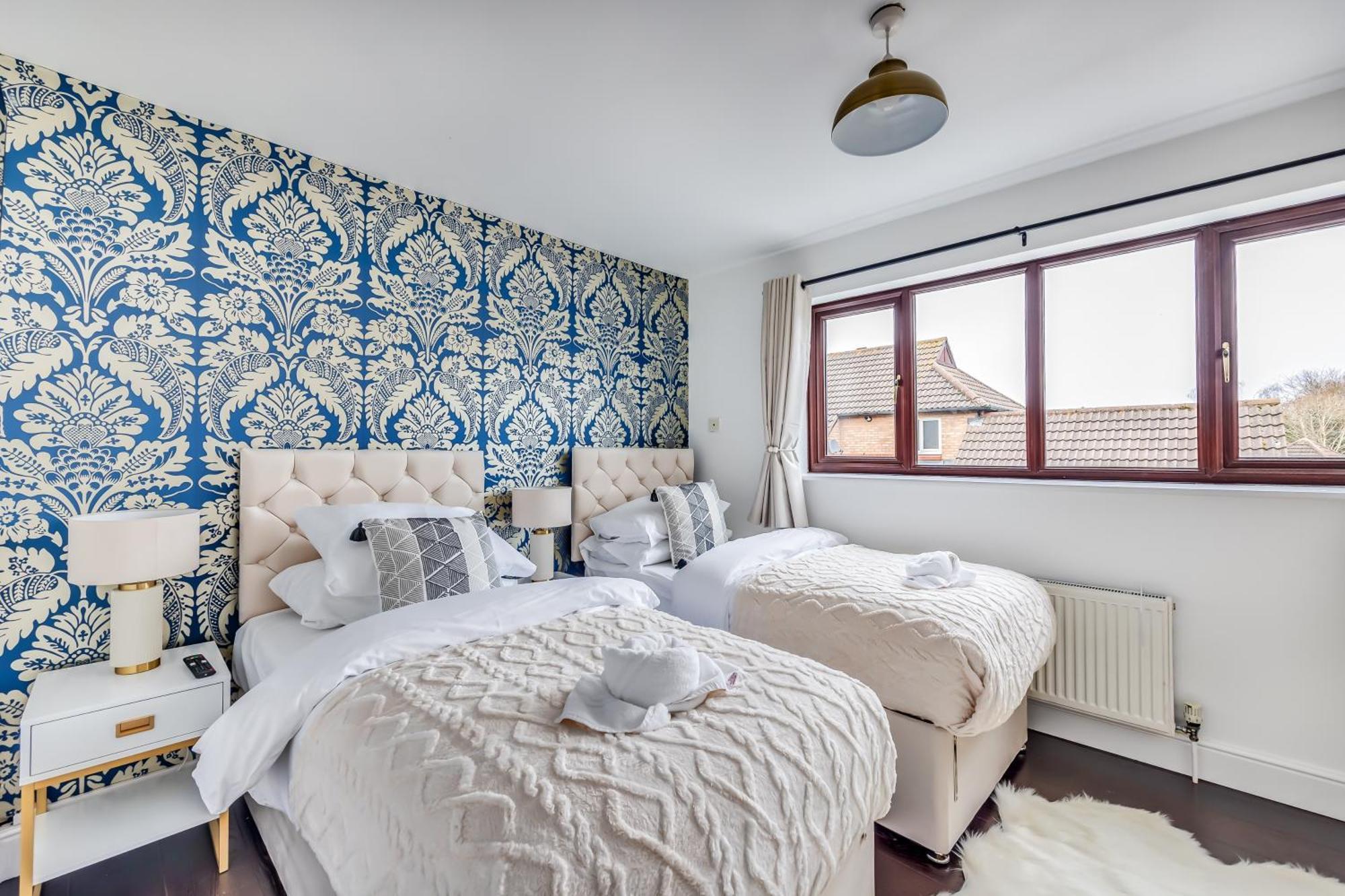 Shenley House - Close To Centre - Driveway Parking, Self-check-in, Workspace, Fast Wifi And Smart Tv By Yoko