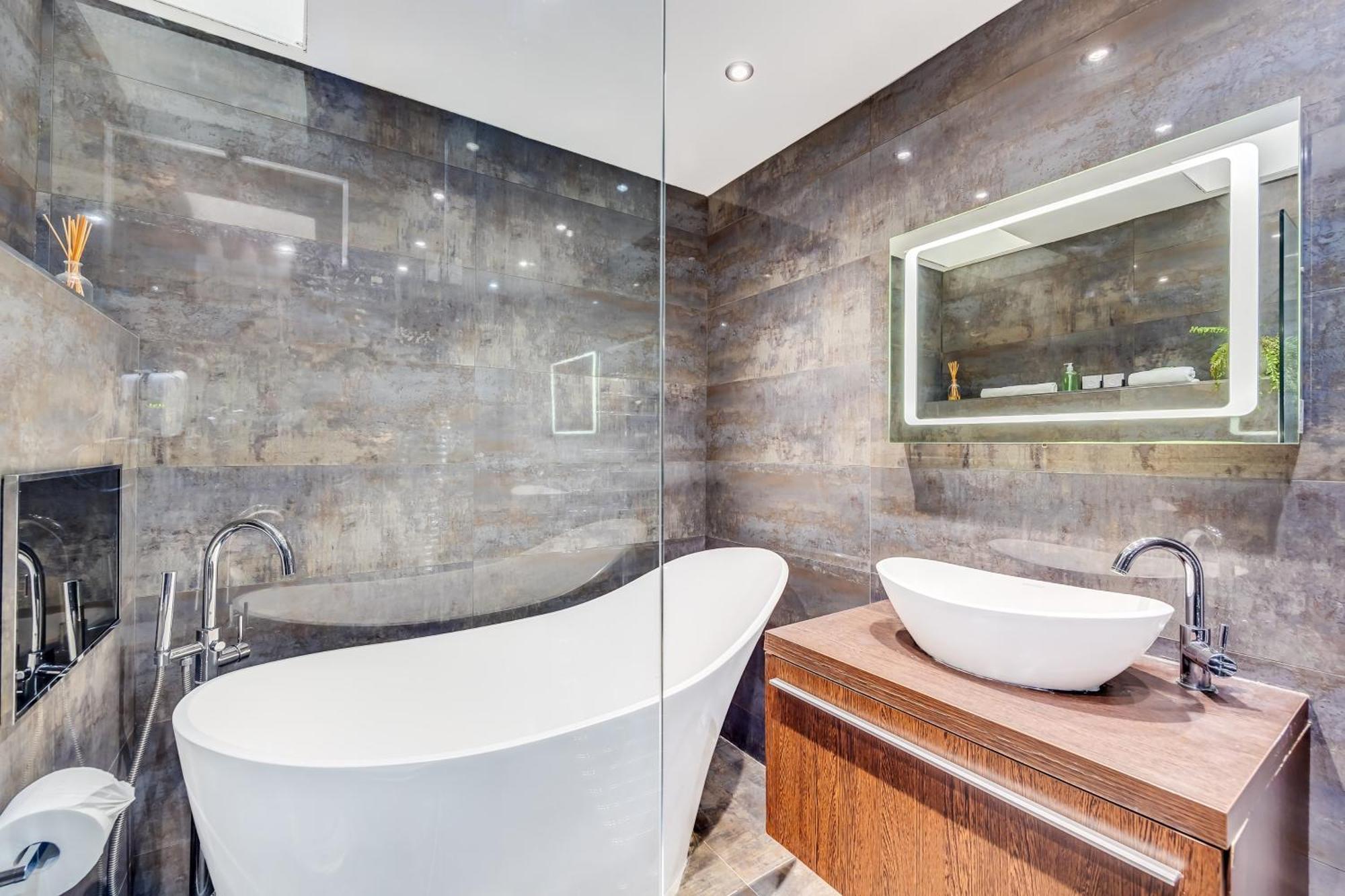 Shenley House - Close To Centre - Driveway Parking, Self-check-in, Workspace, Fast Wifi And Smart Tv By Yoko Holiday home