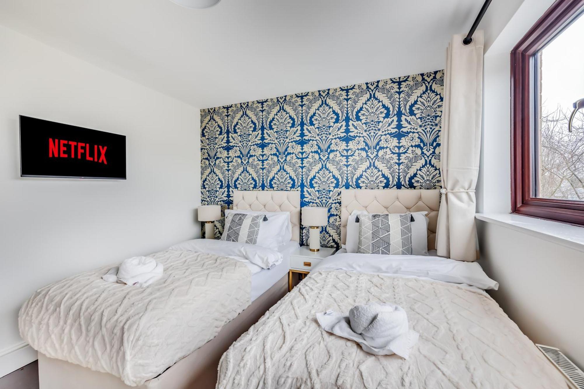 Holiday home Shenley House - Close To Centre - Driveway Parking, Self-check-in, Workspace, Fast Wifi And Smart Tv By Yoko Milton Keynes