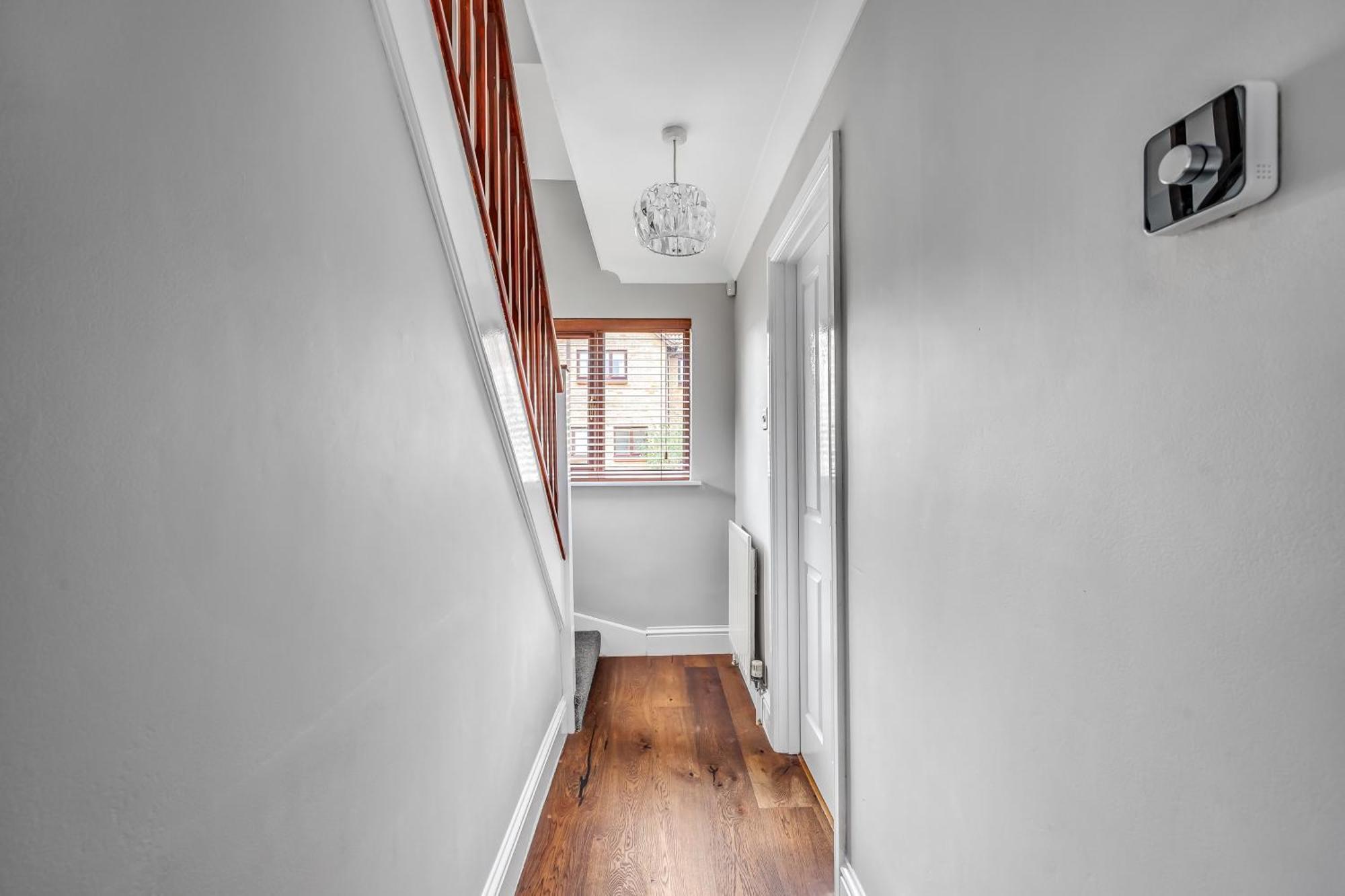 Shenley House - Close To Centre - Driveway Parking, Self-check-in, Workspace, Fast Wifi And Smart Tv By Yoko Milton Keynes