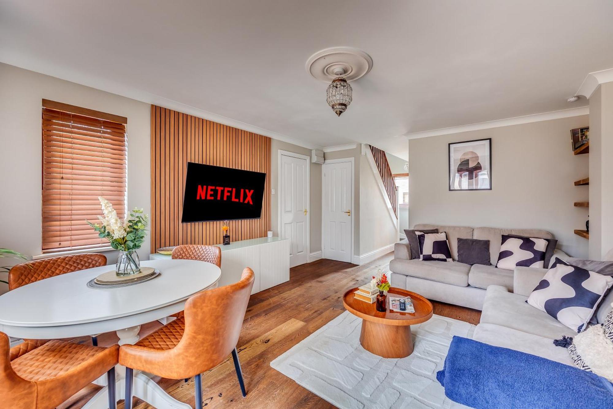Shenley House - Close To Centre - Driveway Parking, Self-check-in, Workspace, Fast Wifi And Smart Tv By Yoko Holiday home *